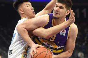 关于法兰克福训练开放日，关键时刻战术微调引欢呼，CBA季后赛在即，年轻球员得到机会的信息开云首页APP